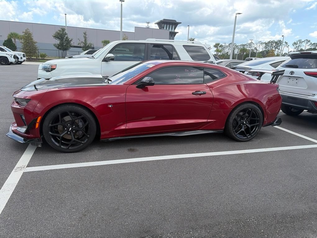 Used 2018 Chevrolet Camaro SS RWD image 3