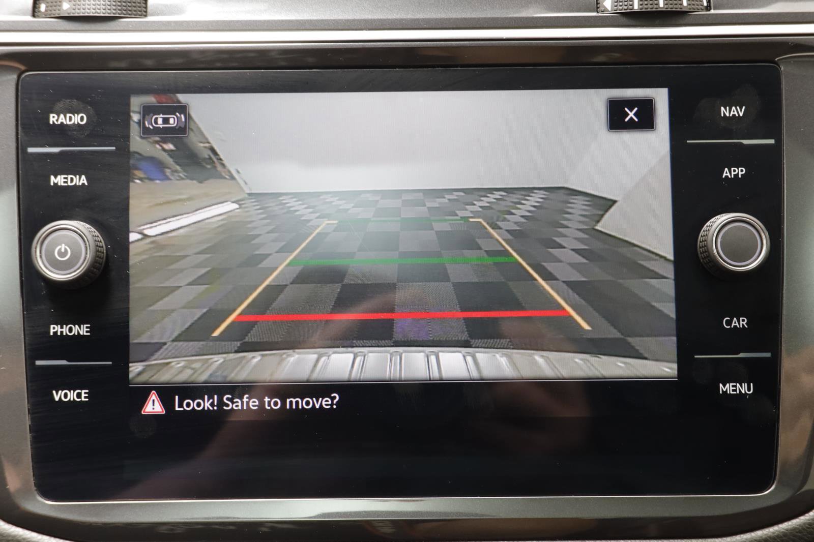 Used 2023 Volkswagen Tiguan SEL R-Line image 11