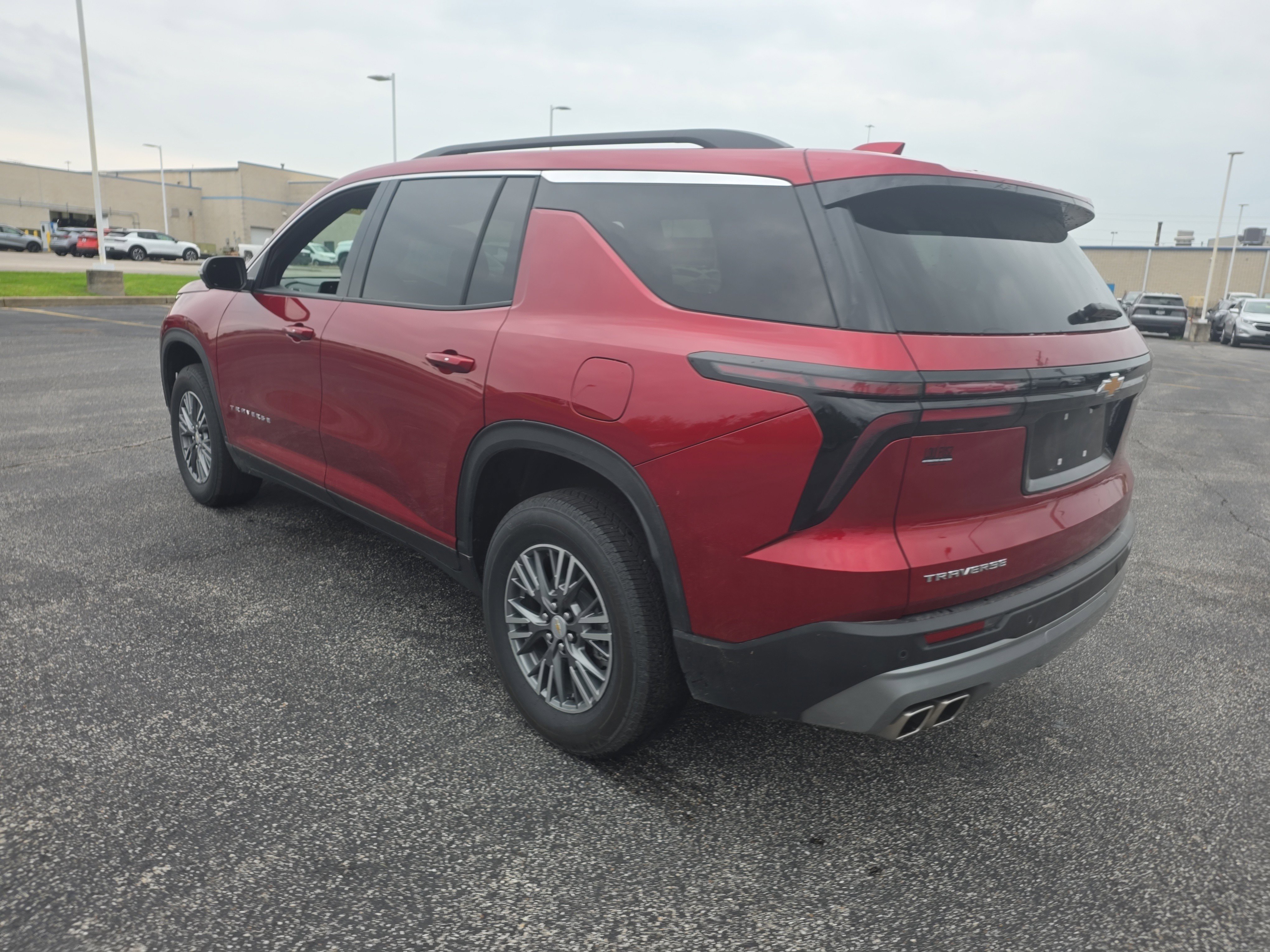 Used 2025 Chevrolet Traverse LT w/ Driver Confidence Package FWD image 5