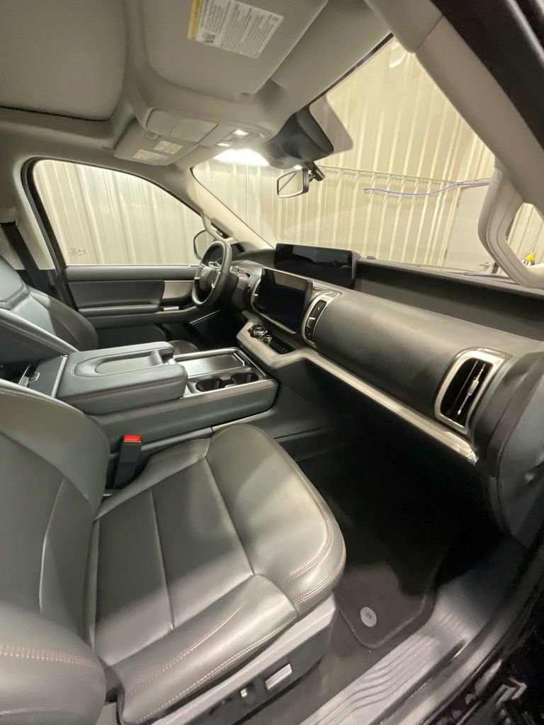 Used 2025 Ford Expedition Active image 16