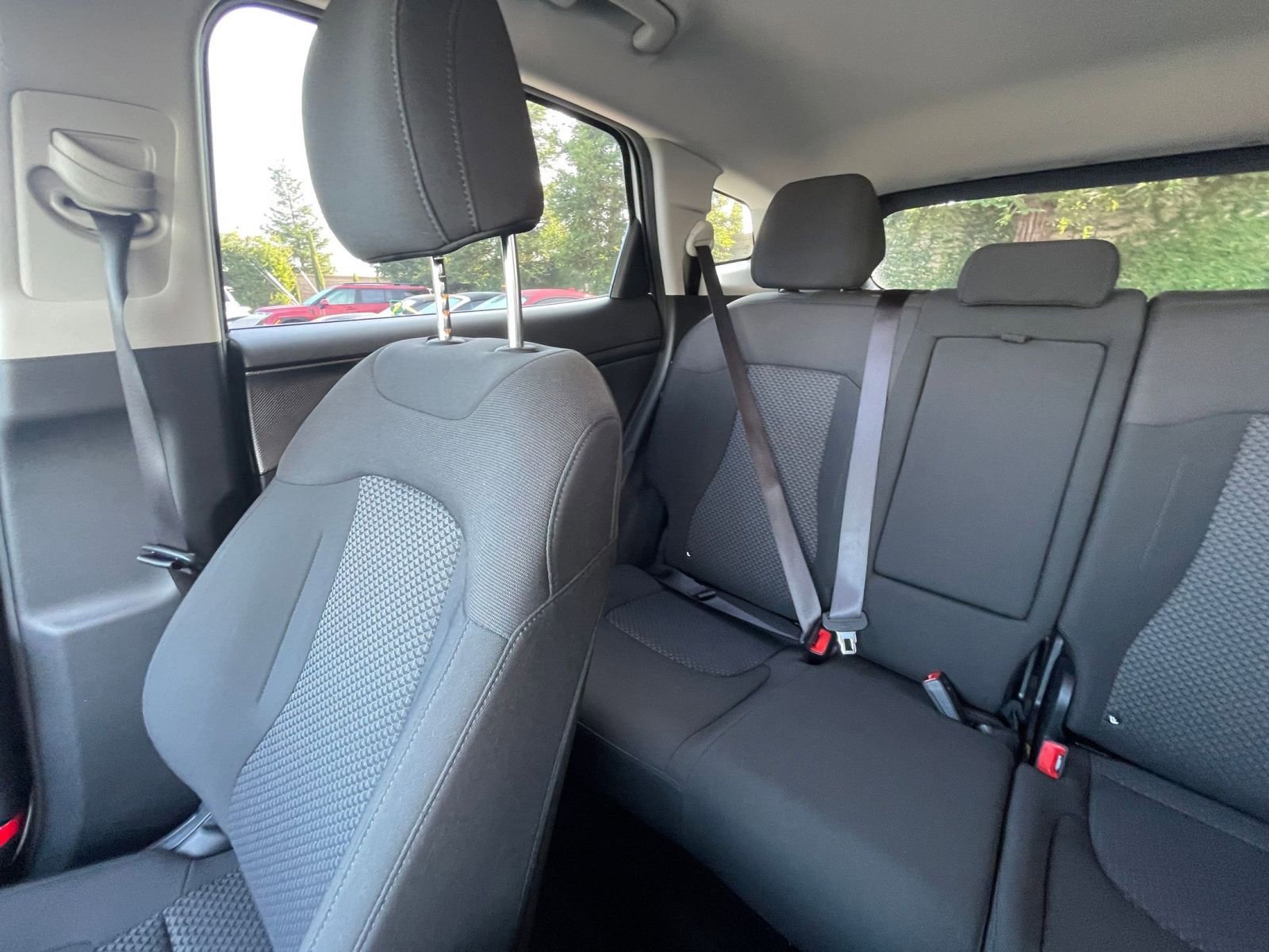 Used 2025 Kia Sportage LX image 38