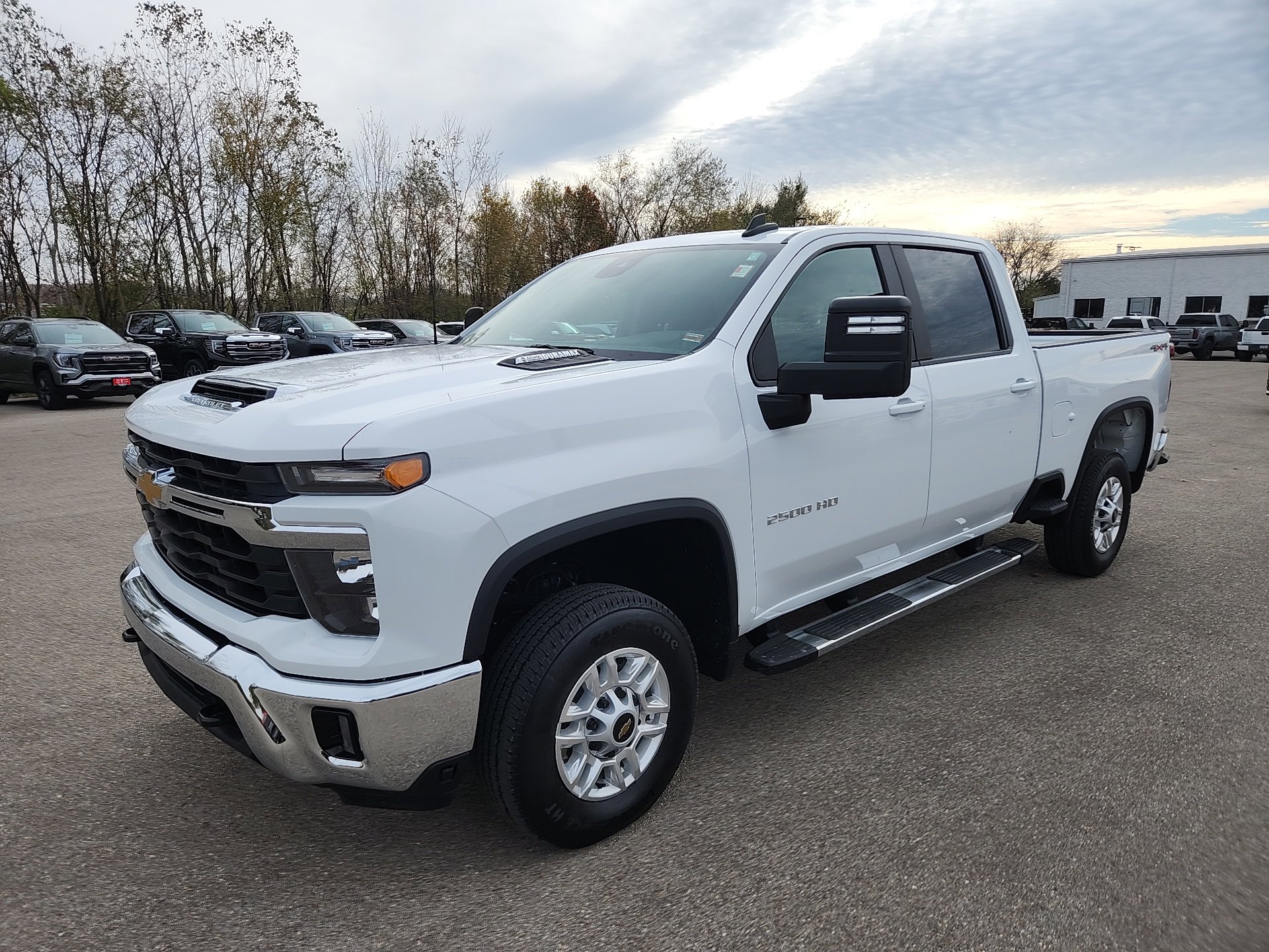 Used 2025 Chevrolet Silverado 2500 LT w/ Convenience Package image 4