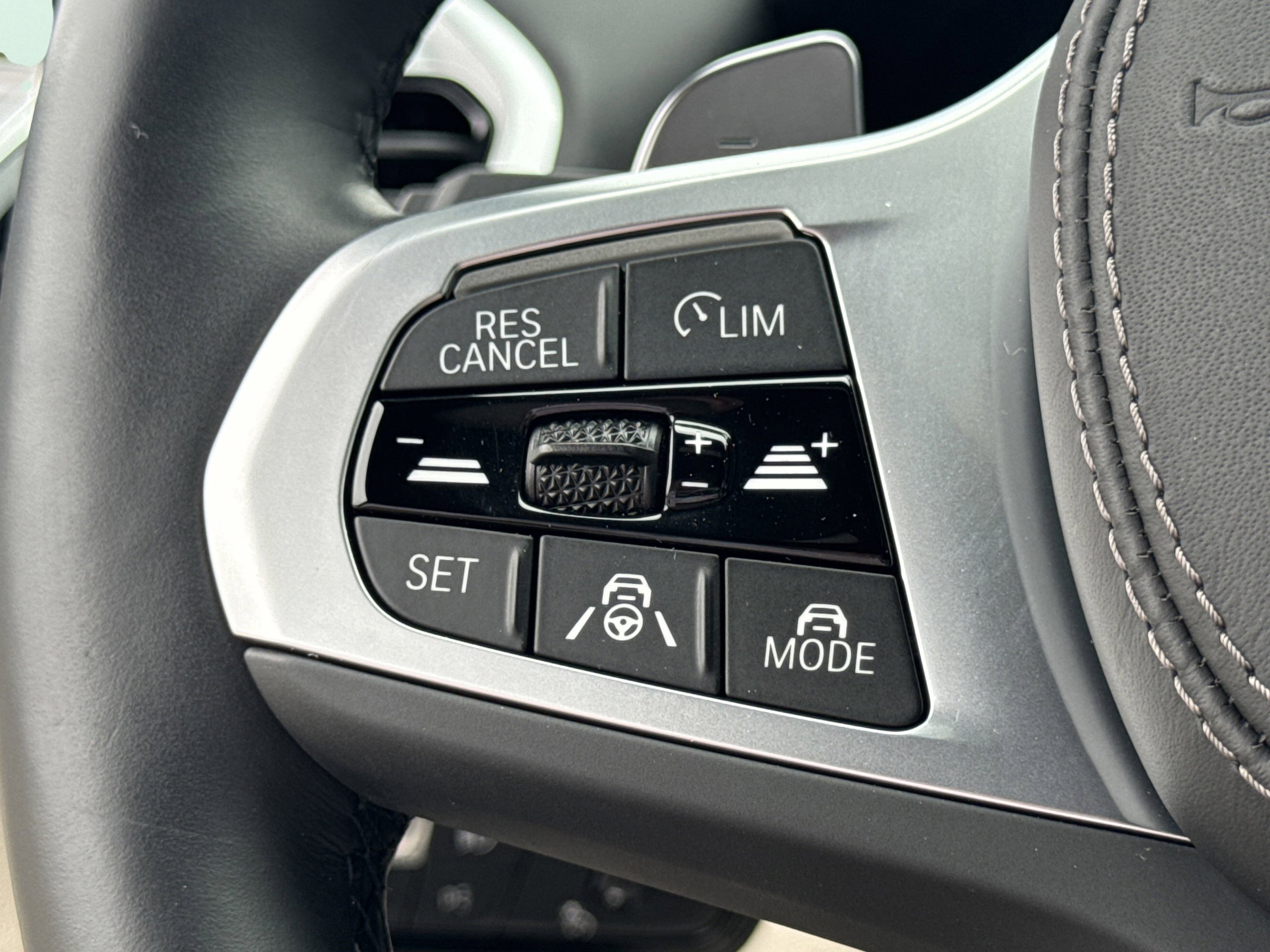 Used 2025 BMW 840i Coupe image 31