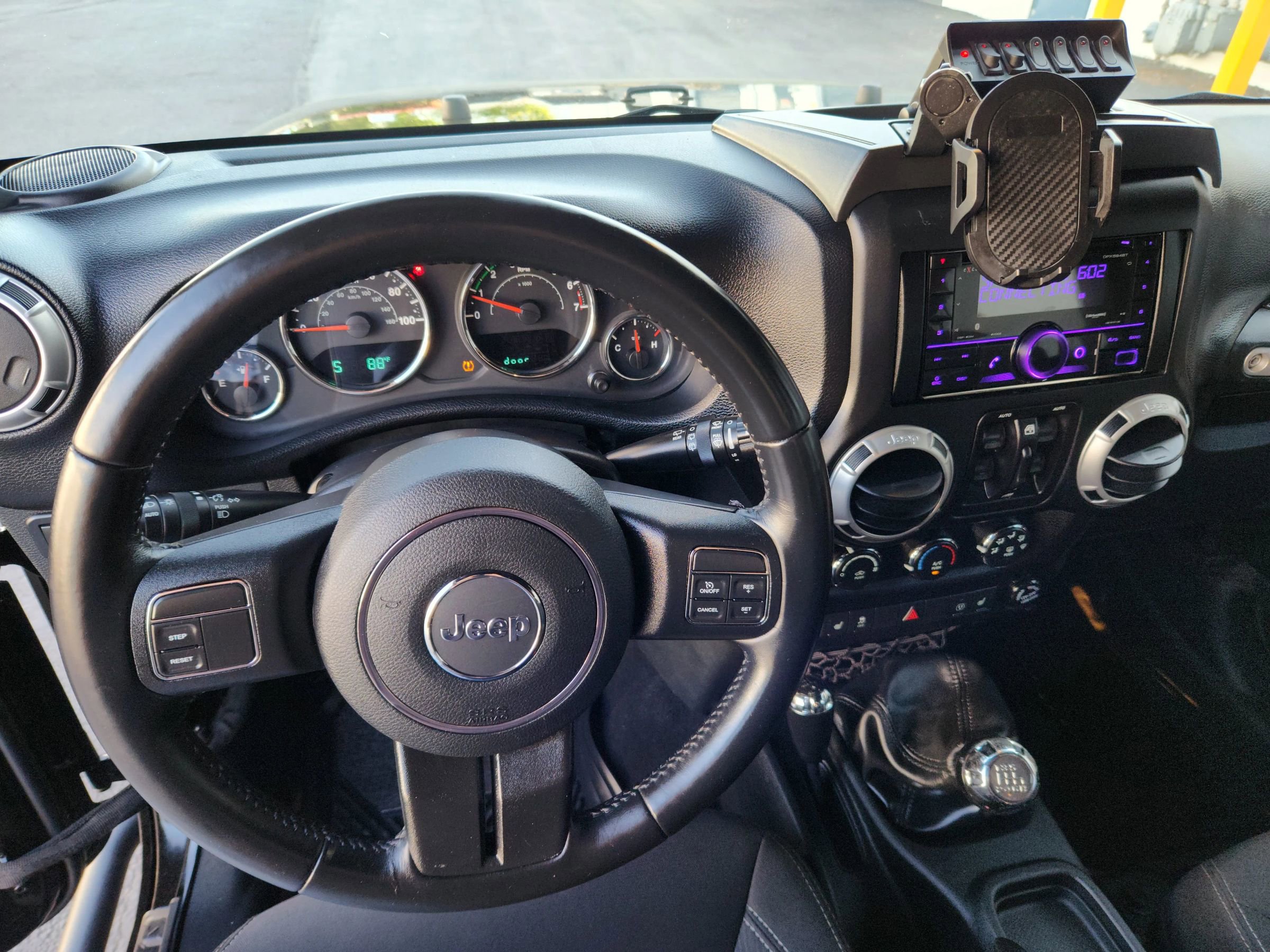 Used 2017 Jeep Wrangler Unlimited Rubicon w/ Cold Weather Group image 8