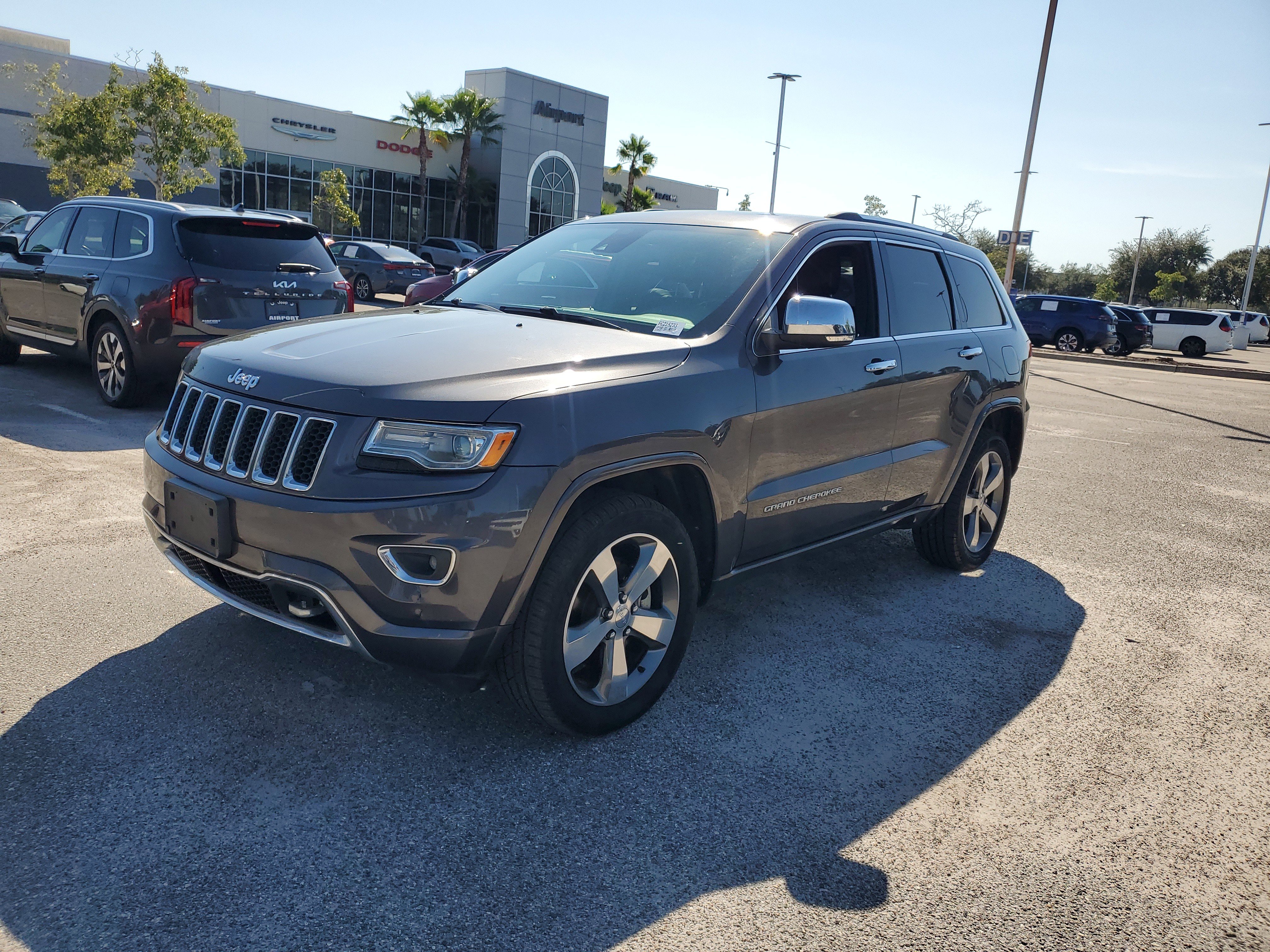 Used 2015 Jeep Grand Cherokee Overland w/ Advanced Technology Group image 2