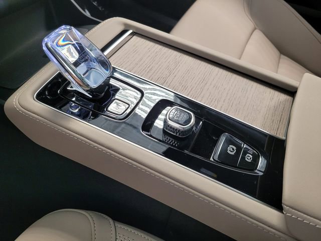 New 2026 Volvo XC90 B5 Plus w/ Protection Package Premier AWD/4WD image 19