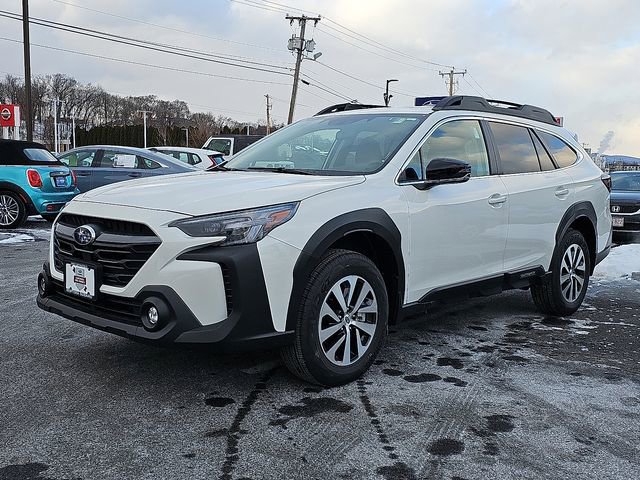 Used 2025 Subaru Outback Premium image 3