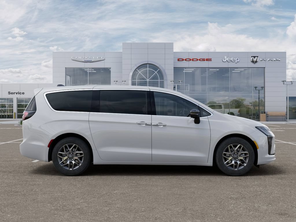 New 2027 Chrysler Pacifica Limited FWD image 21