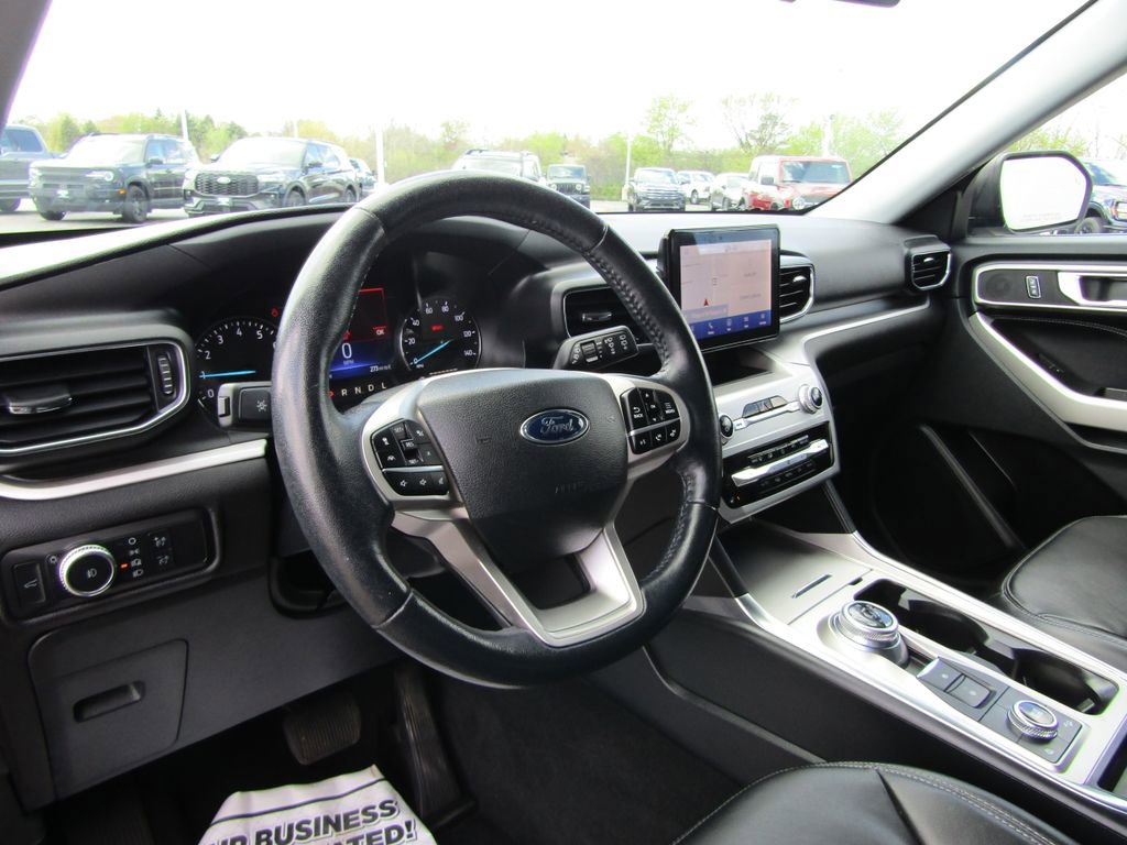 Used 2022 Ford Explorer XLT w/ Equipment Group 202A AWD/4WD image 11