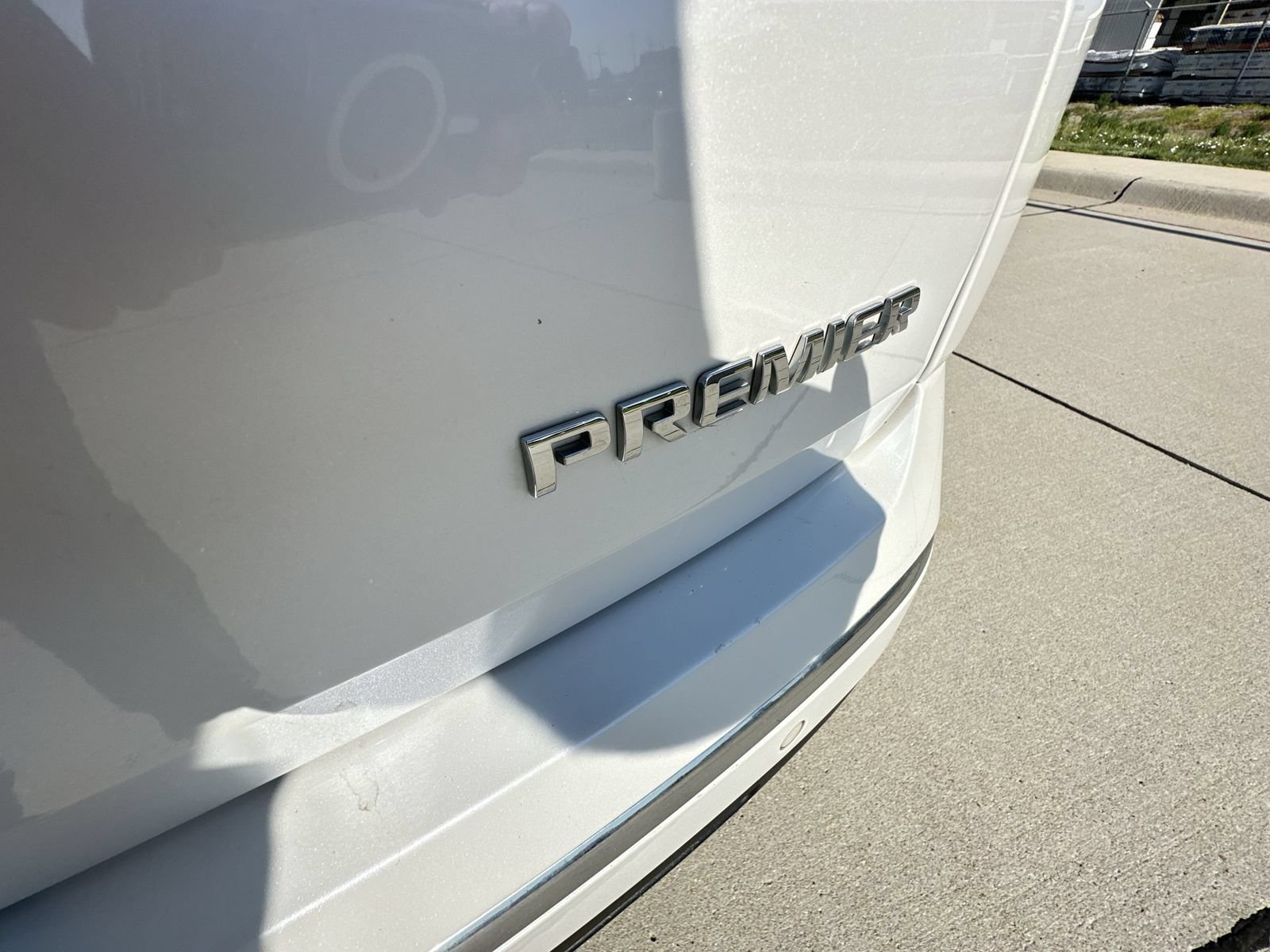 Used 2022 Chevrolet Traverse Premier w/ LPO, Floor Liner Package AWD/4WD image 32