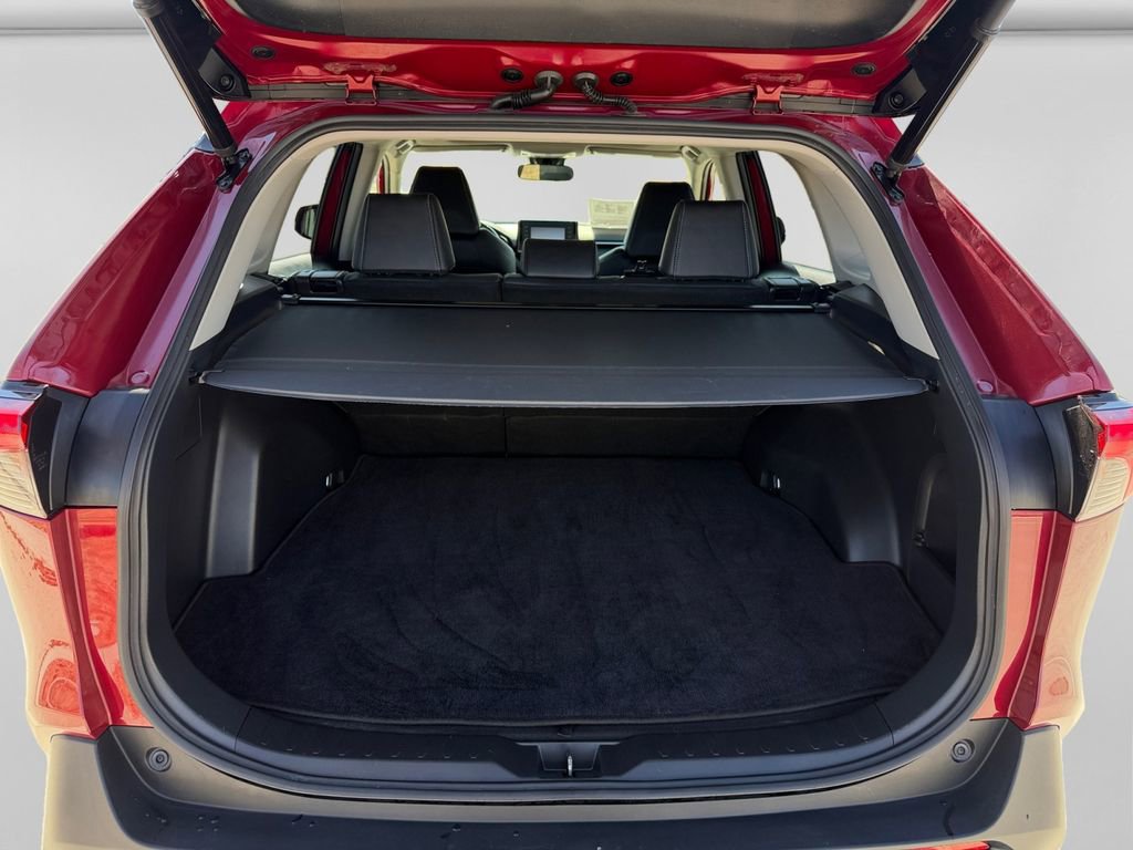 Used 2022 Toyota RAV4 XLE Premium image 11