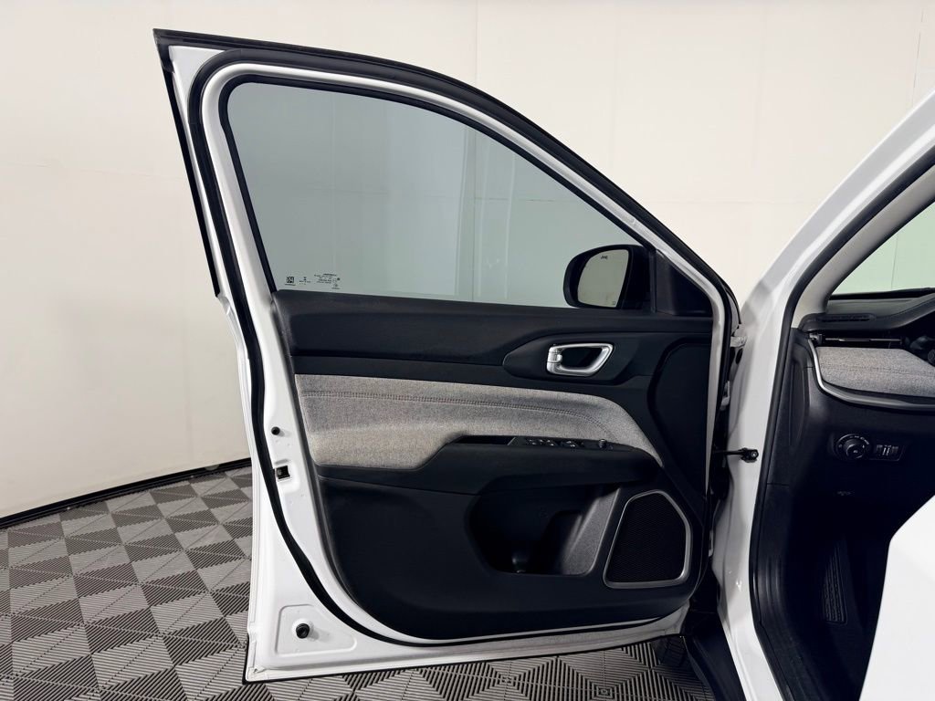 Used 2022 Jeep Compass Latitude image 26