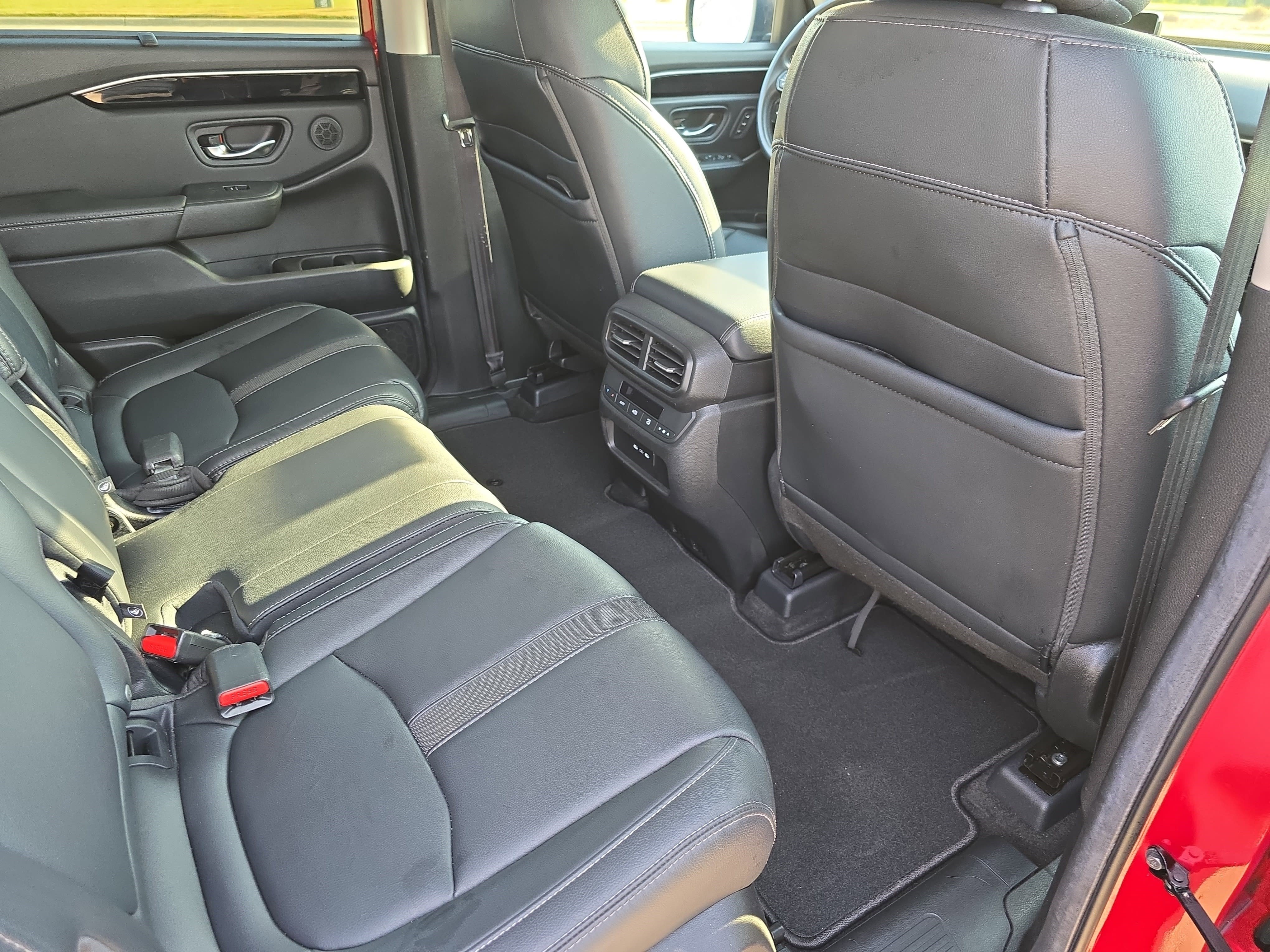 Used 2024 Honda Pilot Touring image 11