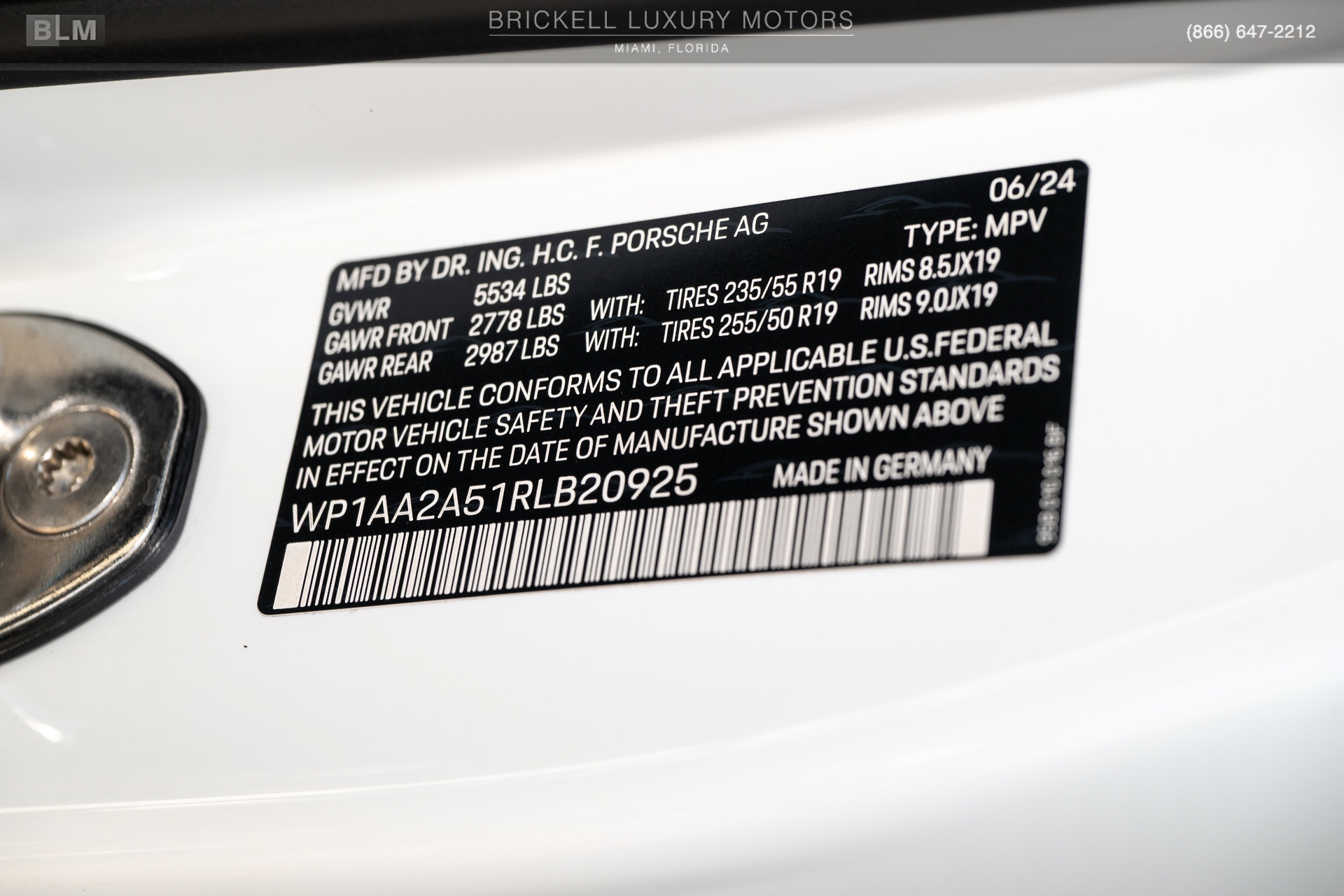 Used 2024 Porsche Macan w/ Premium Plus Package AWD/4WD image 46