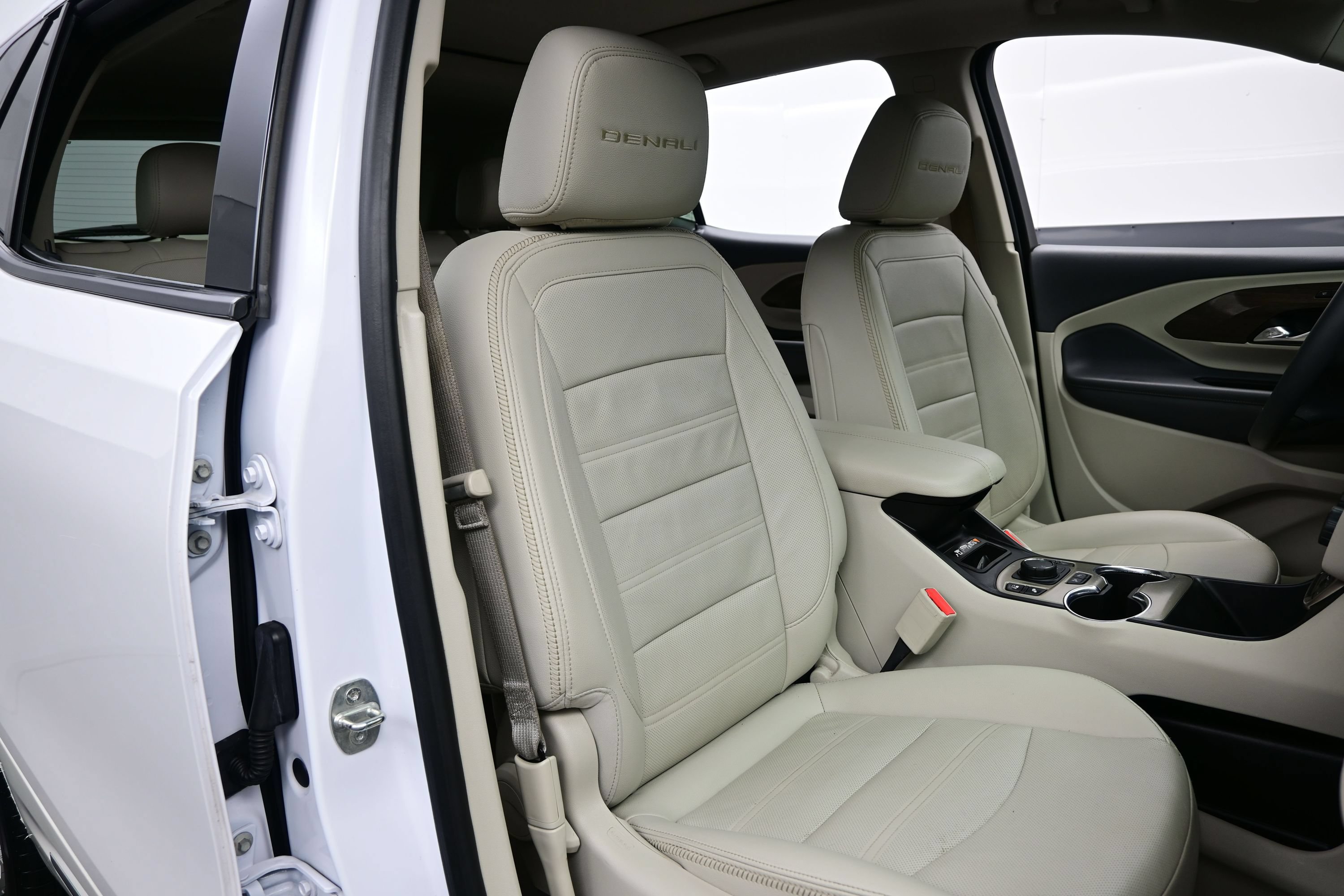 Used 2023 GMC Terrain Denali w/ Denali Premium Package AWD/4WD image 15
