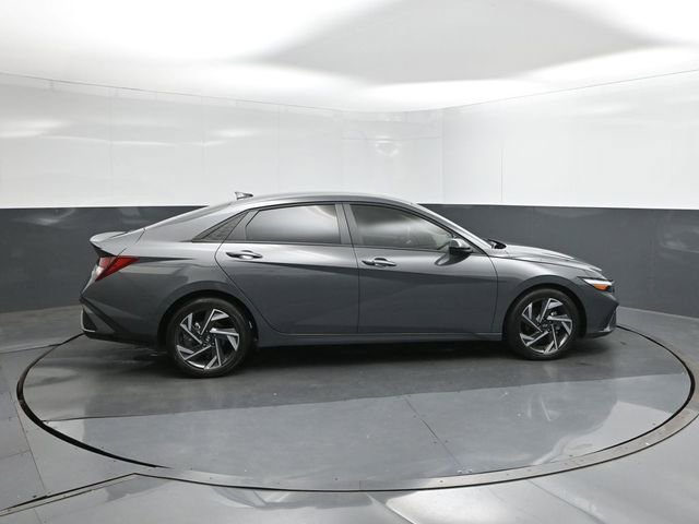Used 2025 Hyundai Elantra Sport image 11