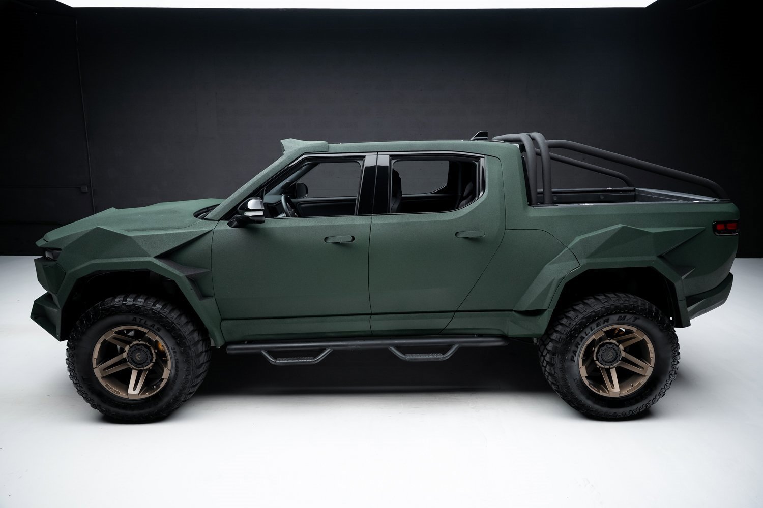 Used 2022 Rivian R1T Adventure image 16