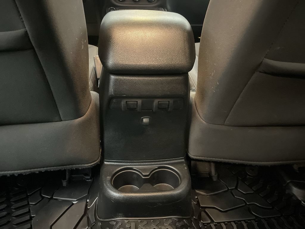 Used 2018 Jeep Wrangler Unlimited Sport S AWD/4WD image 12