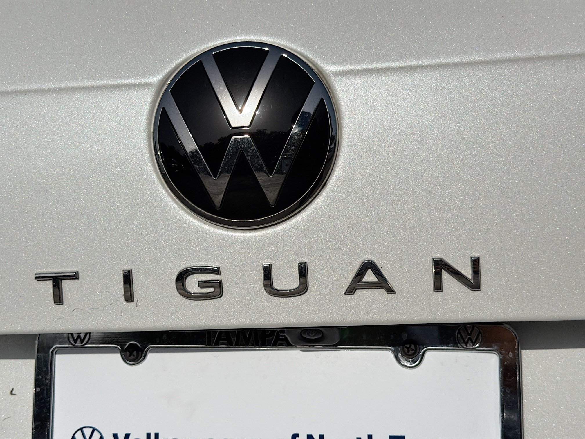 Used 2023 Volkswagen Tiguan SE R-Line FWD image 11