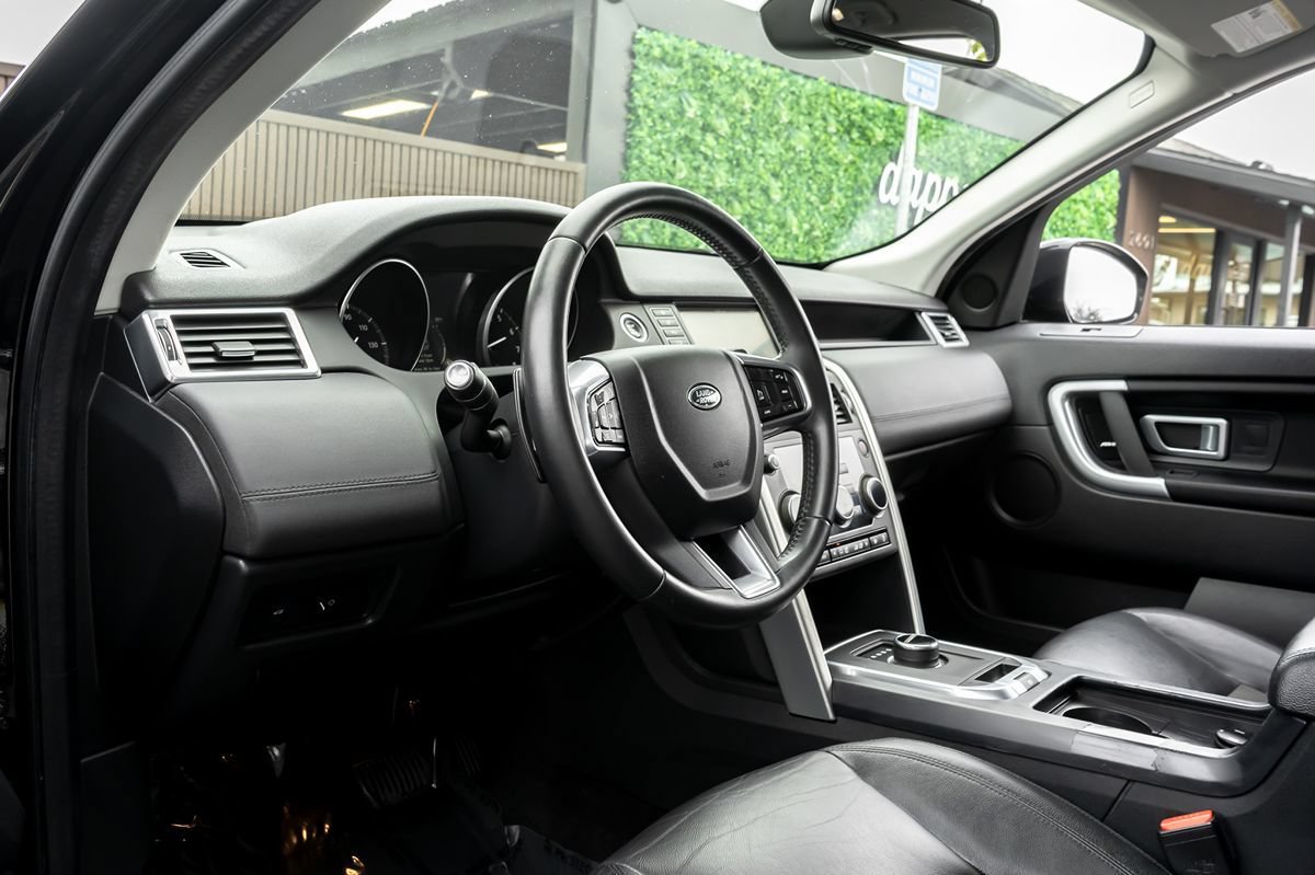 Used 2017 Land Rover Discovery Sport SE AWD/4WD image 9