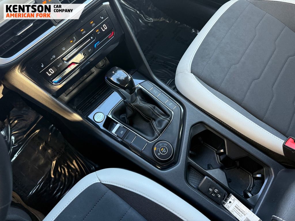 Used 2025 Volkswagen Taos SE image 25