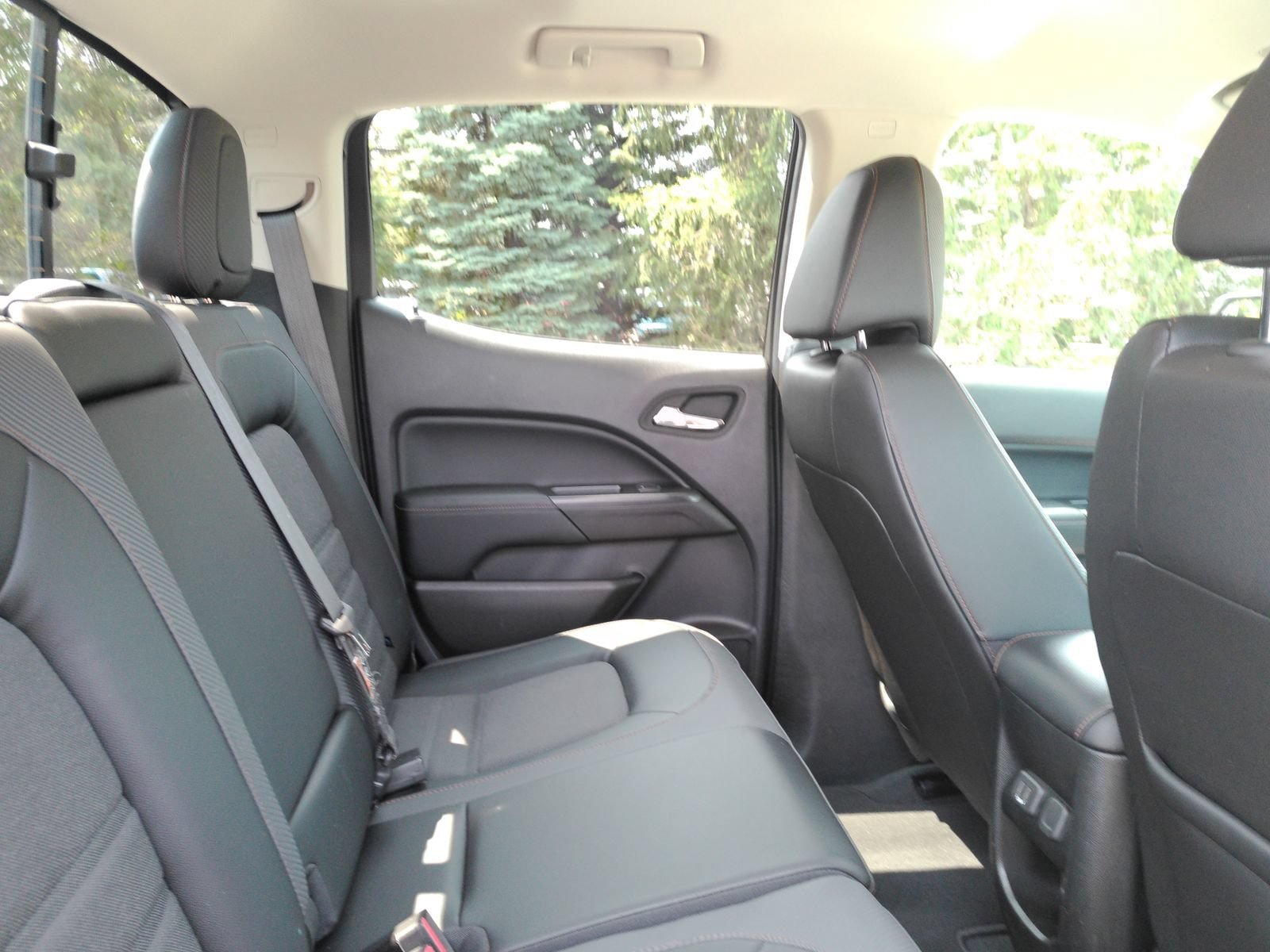 Certified 2022 GMC Canyon AT4 w/ Trailering Package AWD/4WD image 19