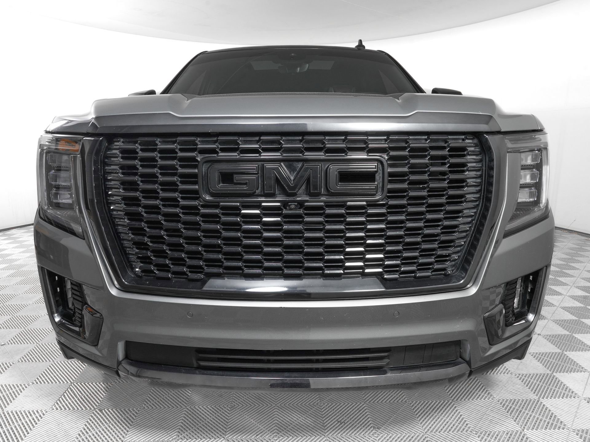 Used 2023 GMC Yukon Denali Ultimate AWD/4WD image 3