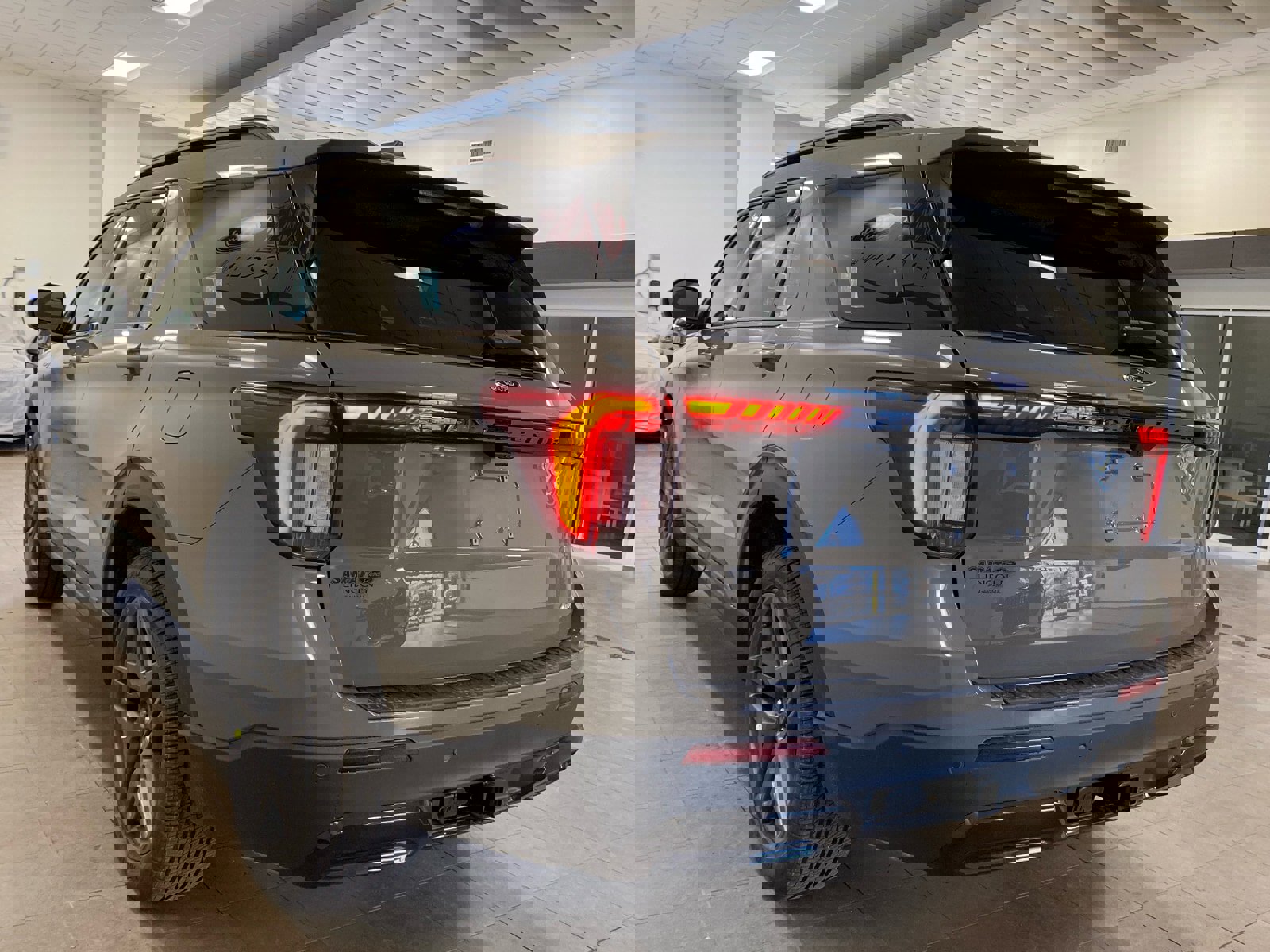 New 2026 Ford Explorer ST-Line w/ ST-Line Street Pack image 5