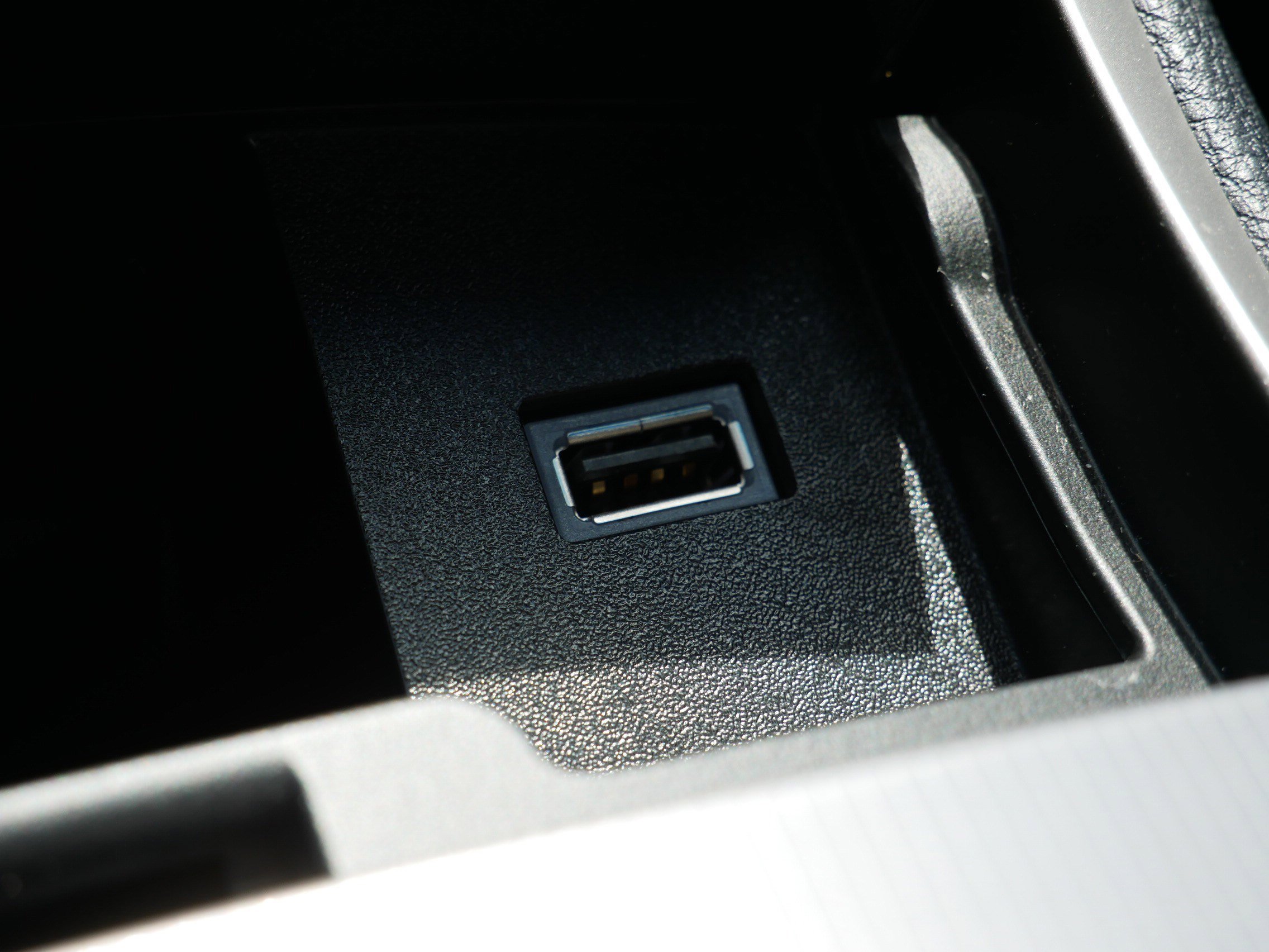 Used 2020 Lincoln MKZ w/ Convenience Package image 32