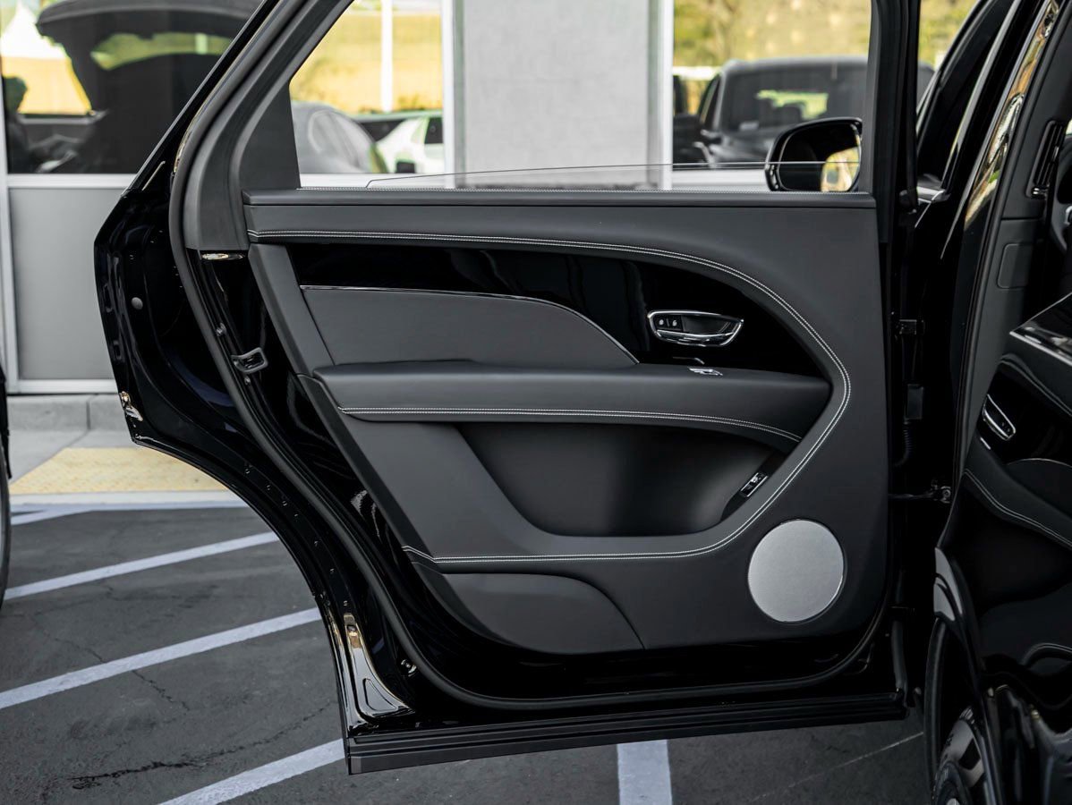 Used 2024 Bentley Bentayga Extended Wheelbase AWD/4WD image 19
