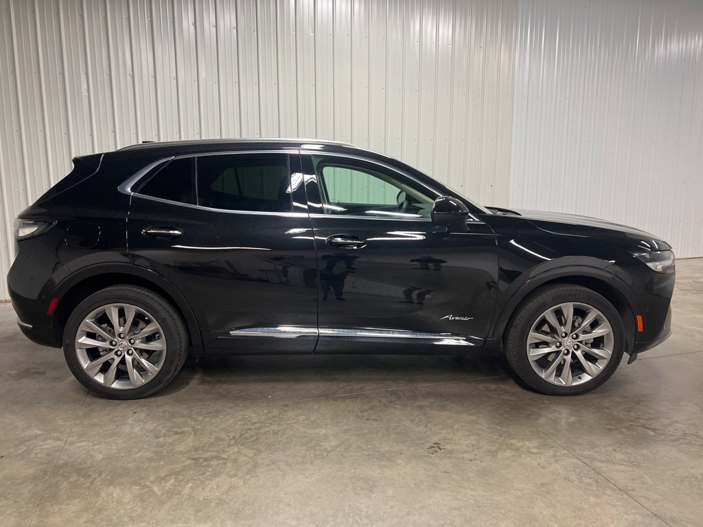 Certified 2022 Buick Envision Avenir w/ Technology Package II image 2