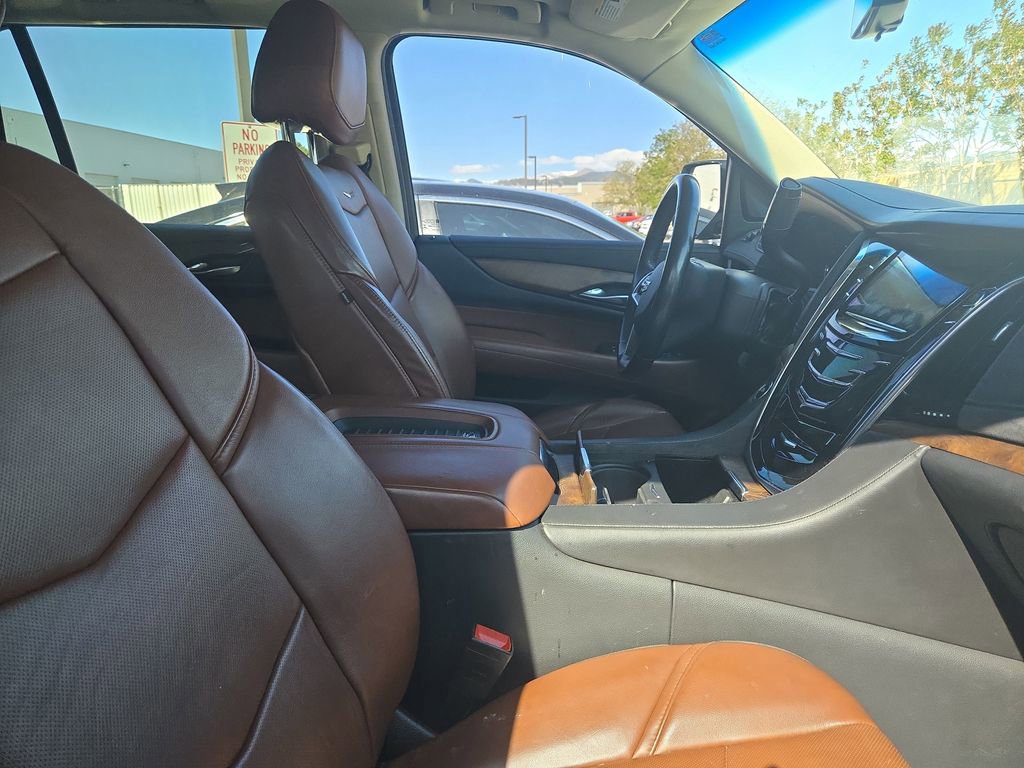 Used 2019 Cadillac Escalade Premium Luxury AWD/4WD image 4