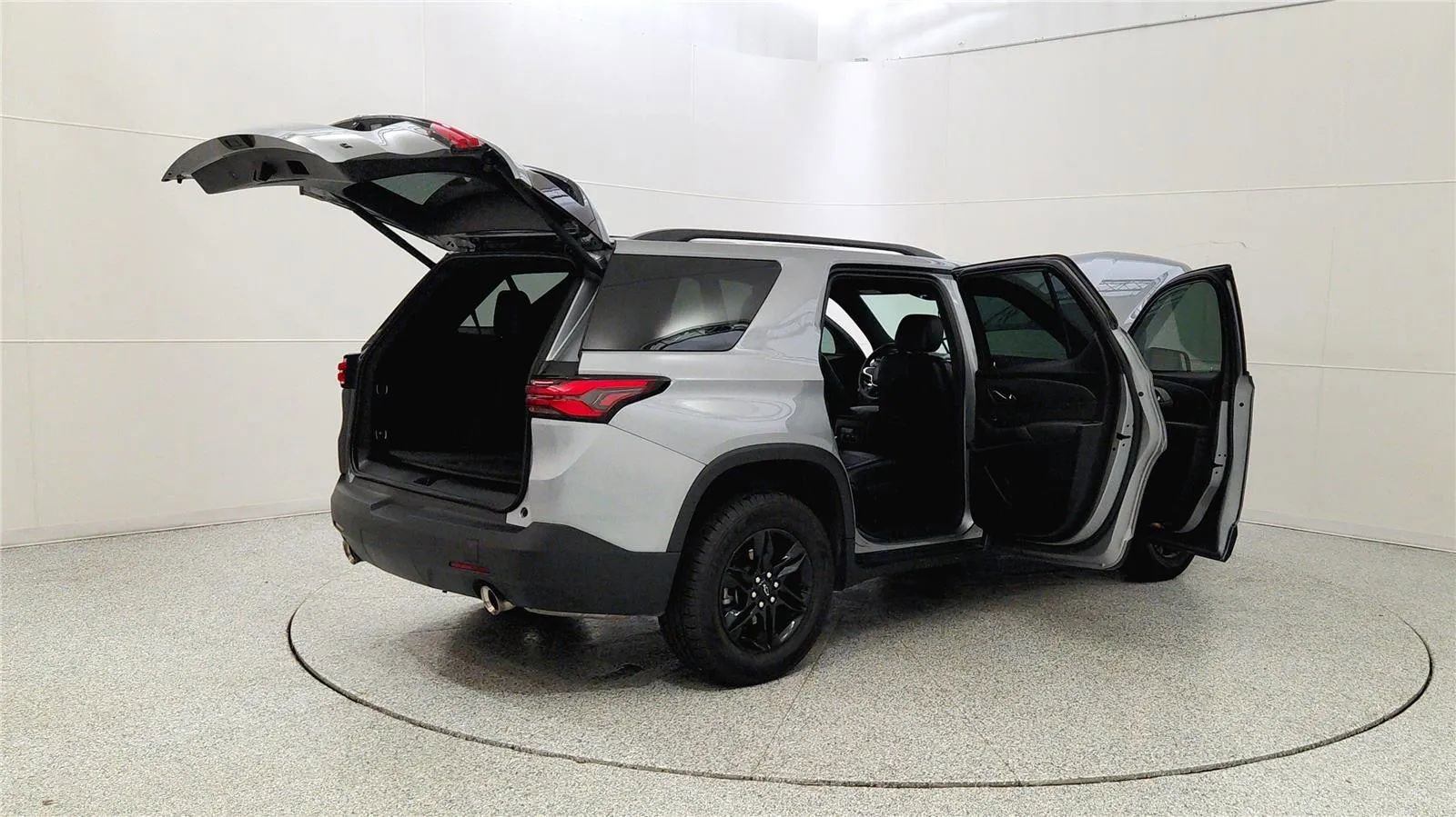 Used 2023 Chevrolet Traverse LT w/ Midnight/Sport Edition image 12