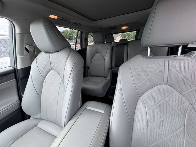 Used 2025 Toyota Highlander Platinum AWD/4WD image 50