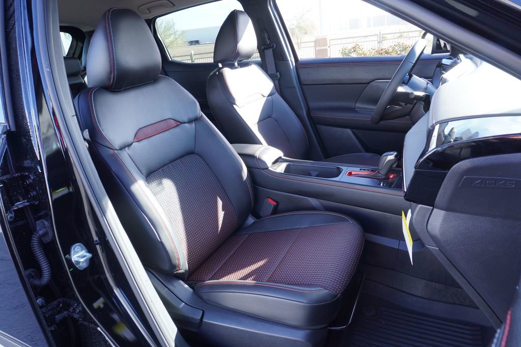 Certified 2025 Nissan Kicks SR FWD image 12