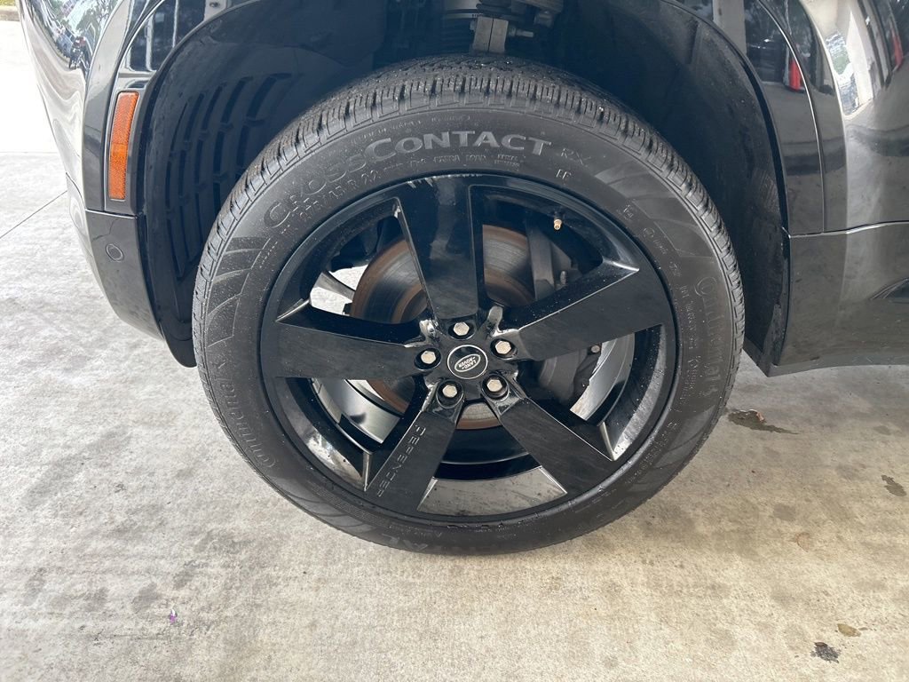 Used 2024 Land Rover Defender 130 X-Dynamic SE image 15