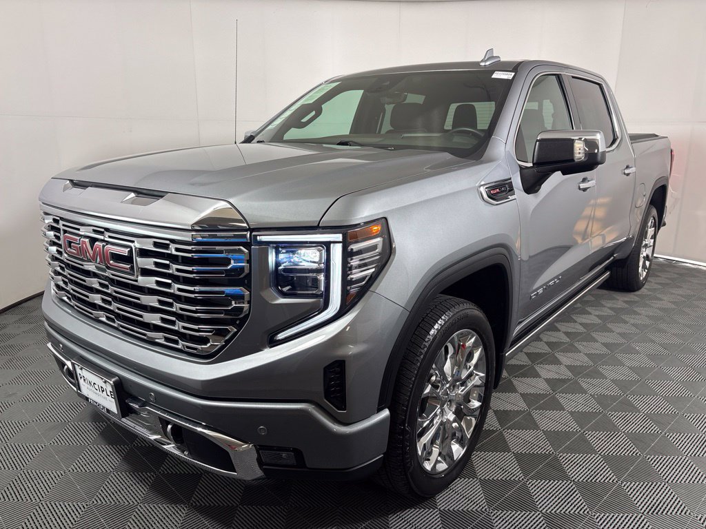 Used 2023 GMC Sierra 1500 Denali w/ Technology Package AWD/4WD image 2