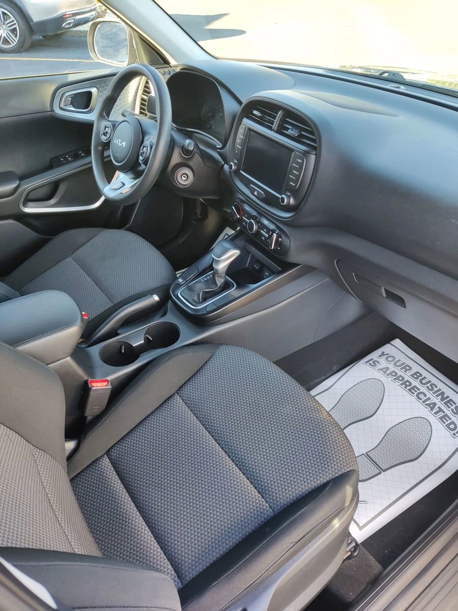 Used 2022 Kia Soul LX image 11