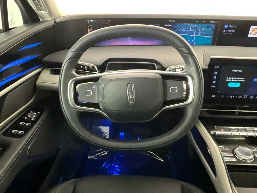 Used 2025 Lincoln Nautilus Premier AWD/4WD image 11