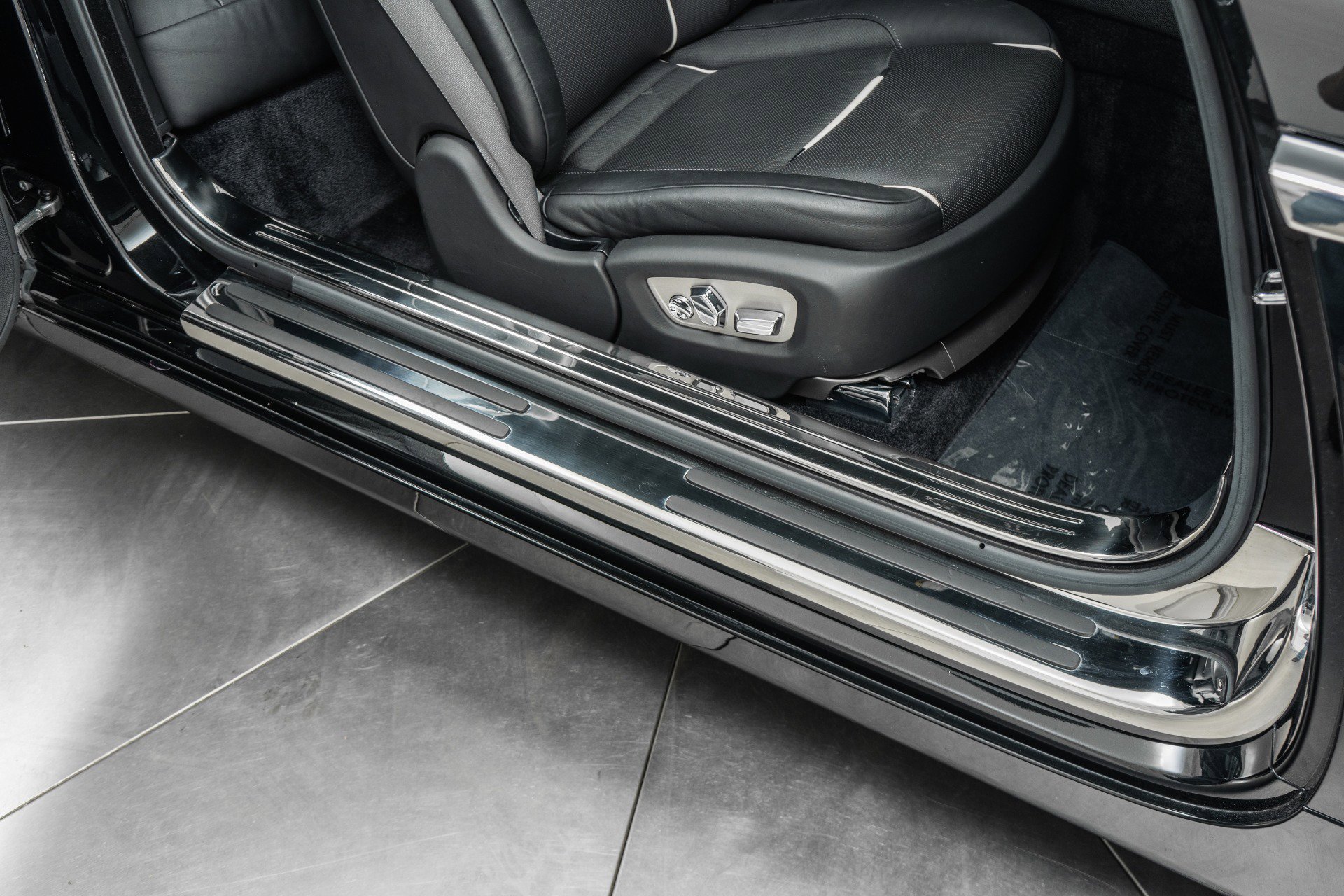 Used 2015 Rolls-Royce Wraith image 30