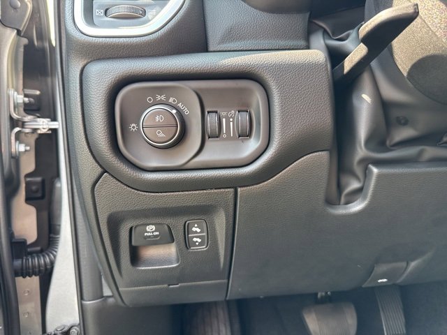 New 2026 RAM 1500 4x4 Crew Cab image 17