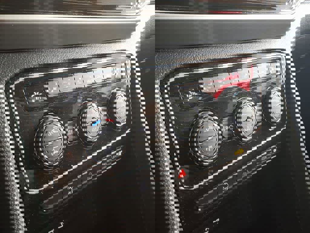 Used 2022 Volkswagen Atlas SE w/ Panoramic Sunroof Package image 12