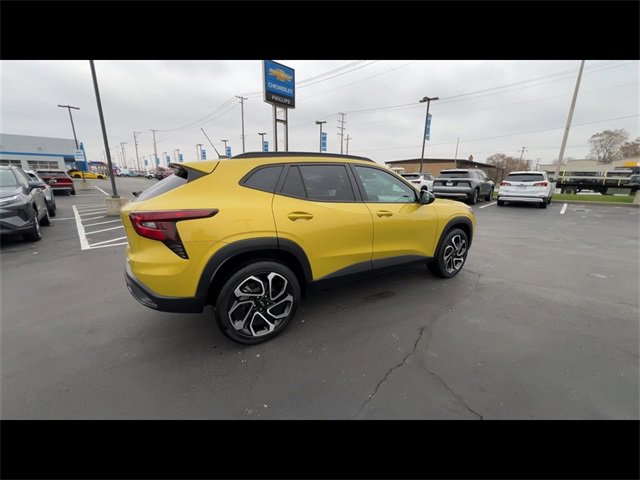 Used 2024 Chevrolet Trax RS w/ Sunroof Package image 8