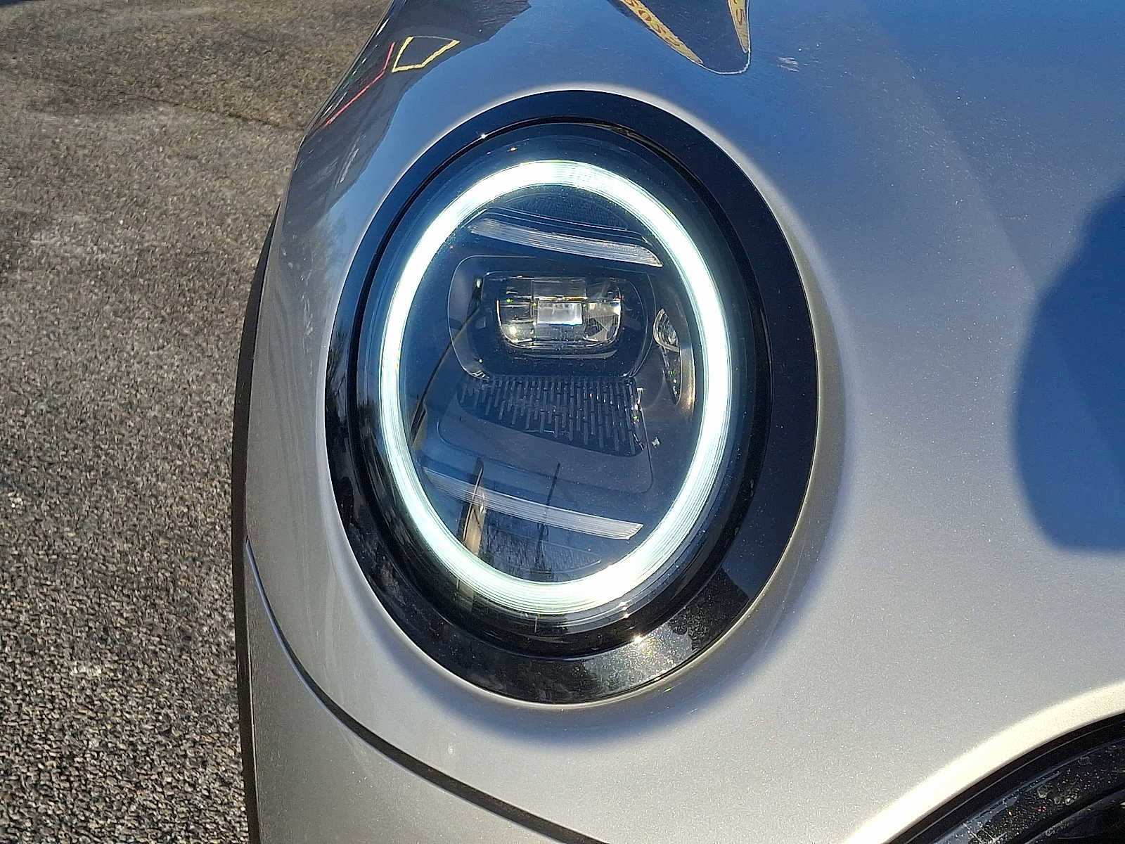 Used 2025 MINI Cooper 4-Door Hardtop image 9