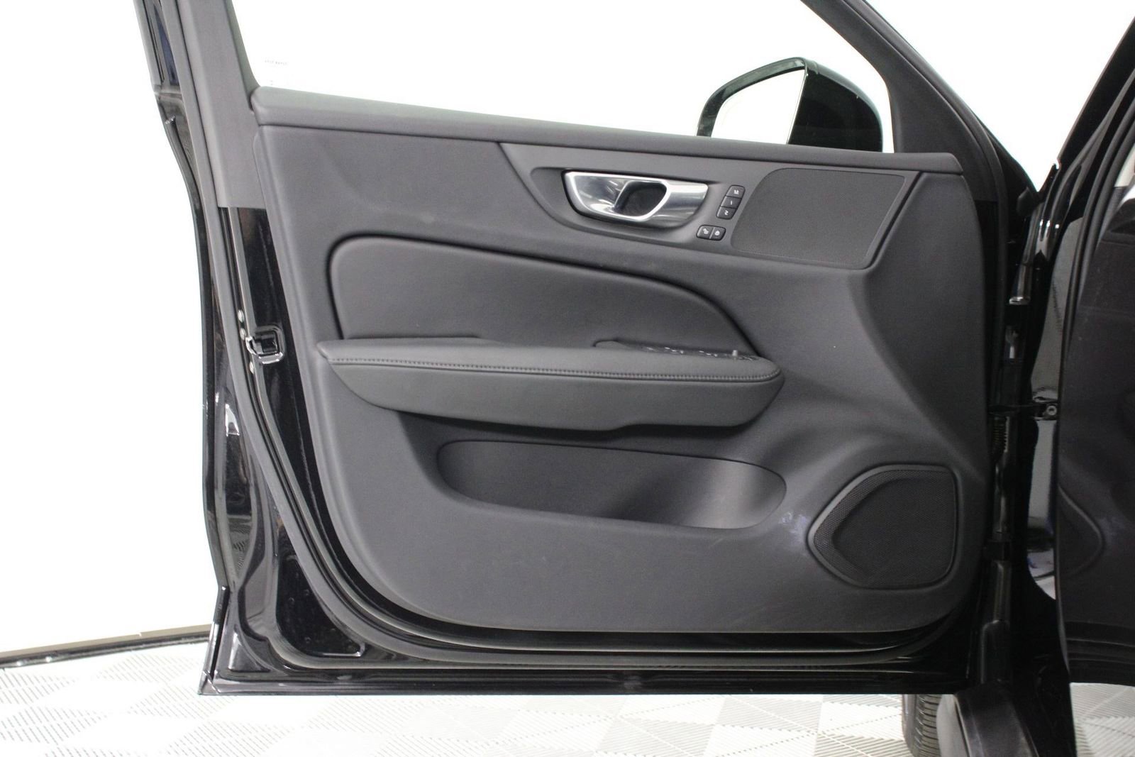 Certified 2025 Volvo V60 B5 Cross Country Plus image 17