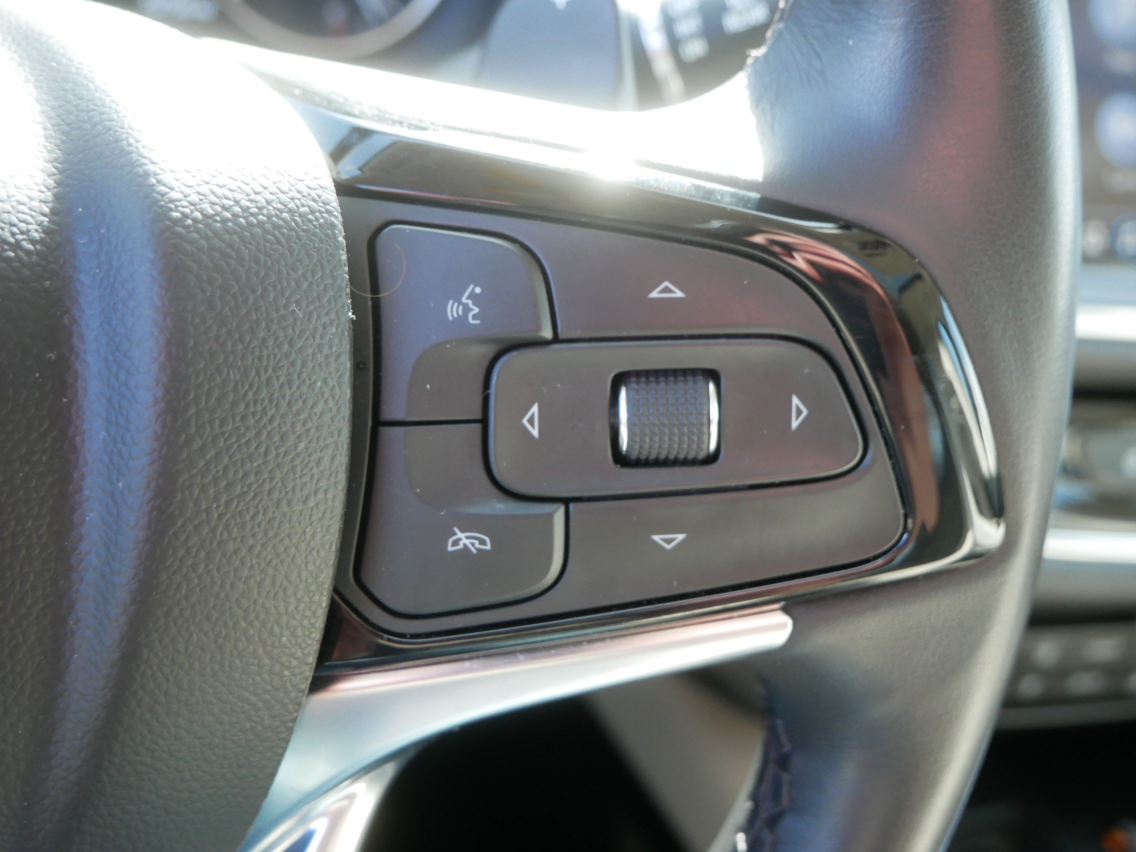 Used 2023 Buick Enclave Avenir w/ Avenir Technology Package AWD/4WD image 28