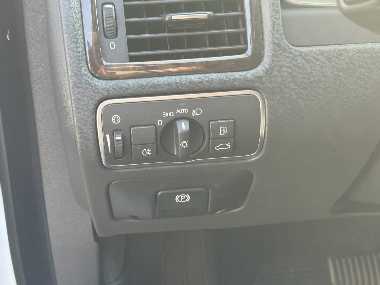 Used 2016 Volvo XC70 T5 Platinum w/ Protection Package FWD image 26