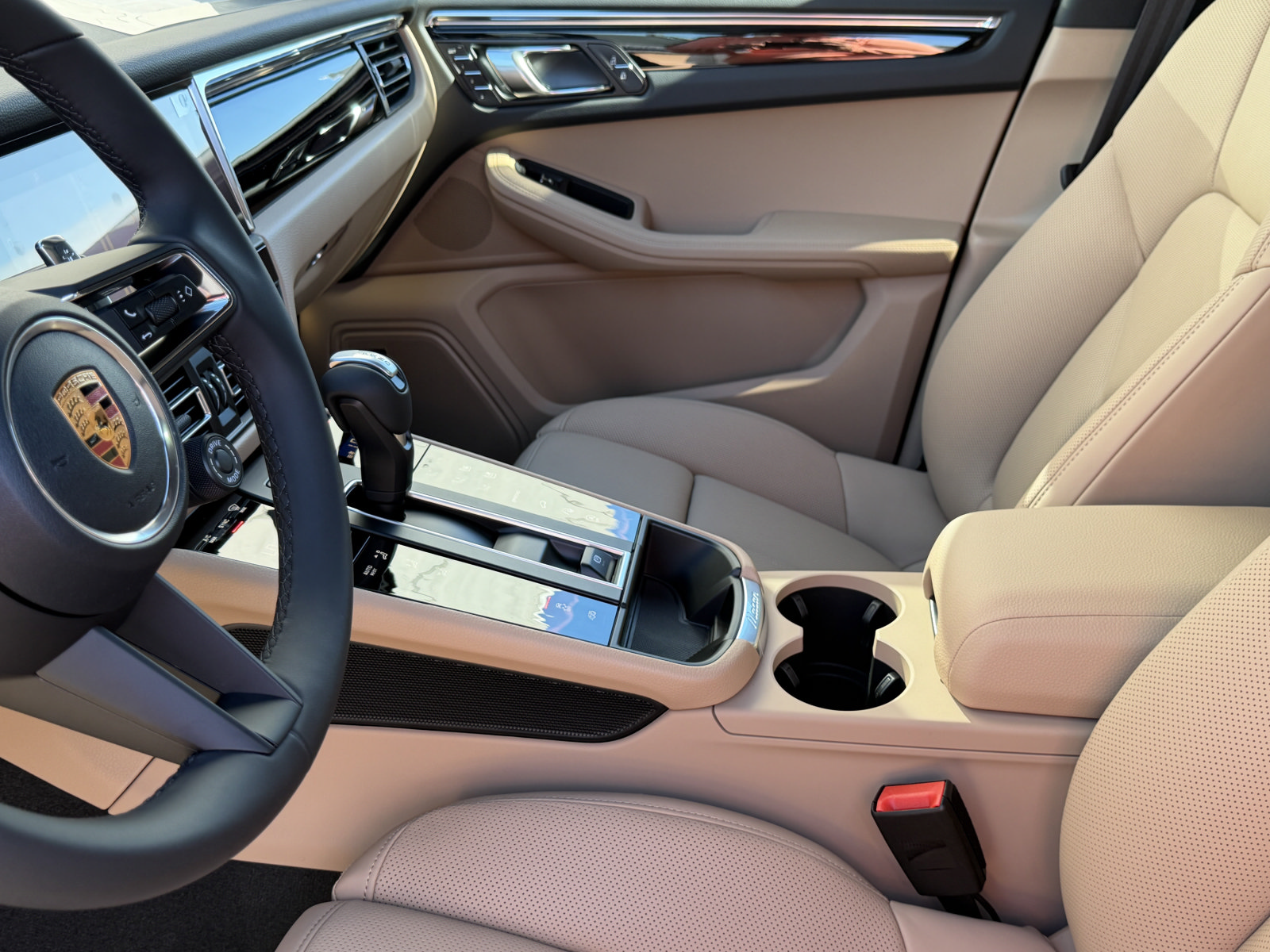 New 2026 Porsche Macan S AWD/4WD image 4