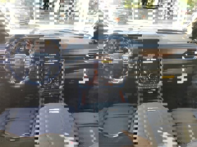 New 2025 GMC Yukon XL Denali image 12