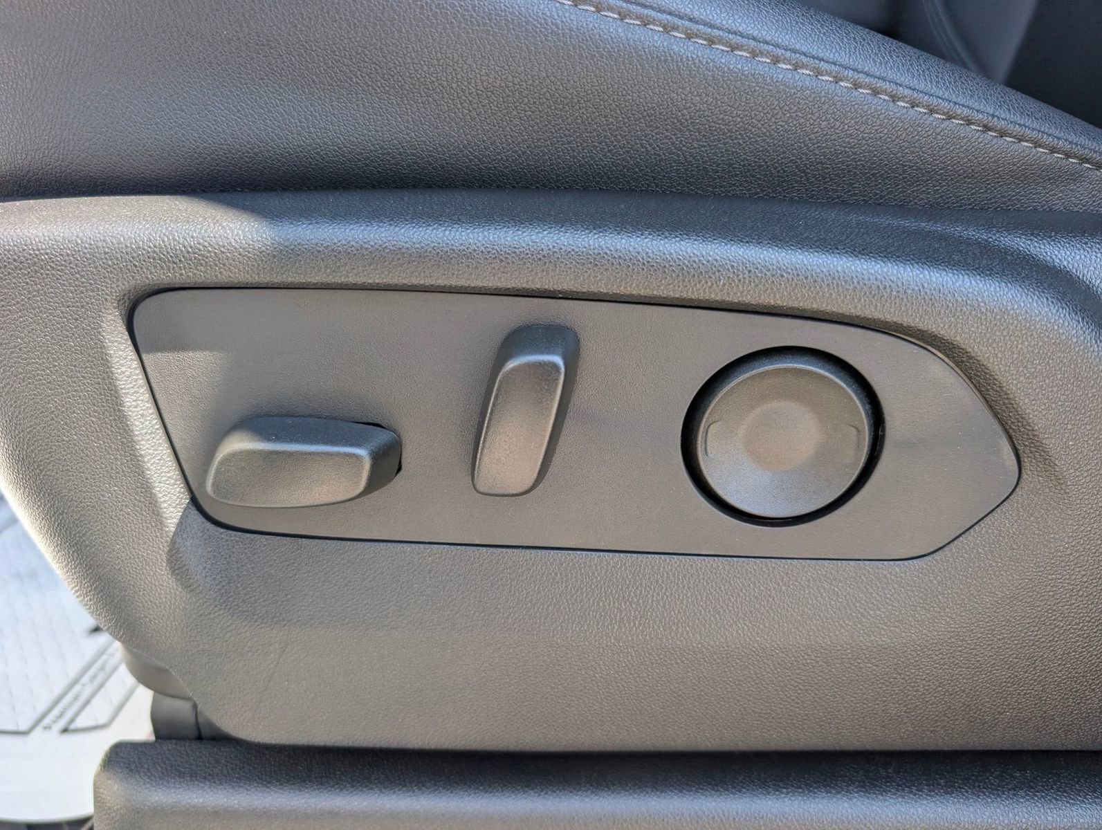 Certified 2023 Chevrolet Suburban Z71 w/ Luxury Package image 14